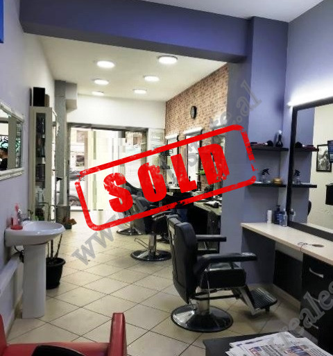 Store space for sale near Wilson Square in an area with high activity.
The store is positioned in o